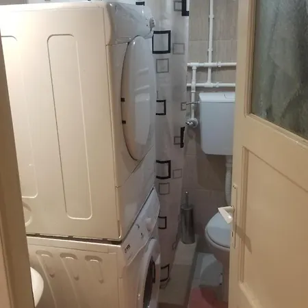 Prenociste Lux كراغوييفاك